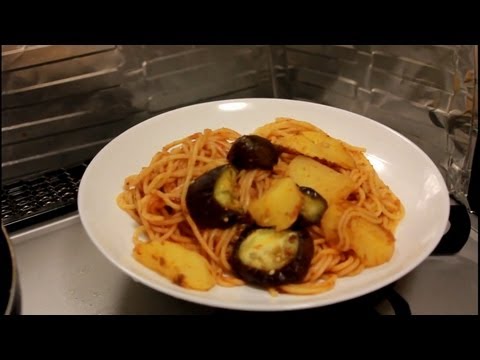 ジャガイモとなすのパスタ　Pasta of a potato and the eggplant