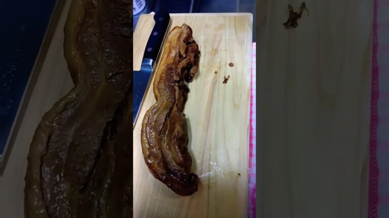 おうちごはん💪ラーメンはなみち🤩の超お得チャーシュー1本2000円 で炙りチャーシュー丼やっちゃた〜💯この値段ではないぞ🍖余ってラーメンに