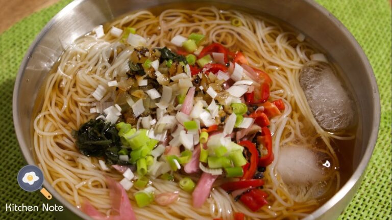 たっぷり薬味のそうめん！夏バテ予防、二日酔いにも！長ネギ／青ネギ／玉ねぎ／赤色万願寺とうがらし／ミョウガの梅酢漬け／大葉の塩漬け／山椒／いりこ出汁／揖保乃糸／創味のつゆ