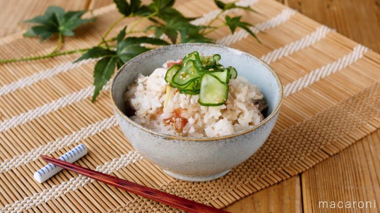【梅とささみの炊き込みご飯】さっぱり味で食べやすい！梅干しの酸味で食欲そそる♪｜macaroni（マカロニ）