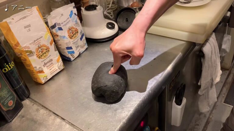 マンジャベーネの人気ロングパスタ！！イカスミのタリオリーニの作り方！