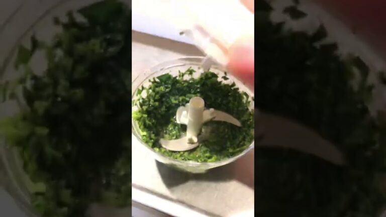 【#不健康夜食生活】緑色のパスタ？ほうれん草をジェノベーゼ風にしたら美味すぎて草生えた #shorts #メスティン