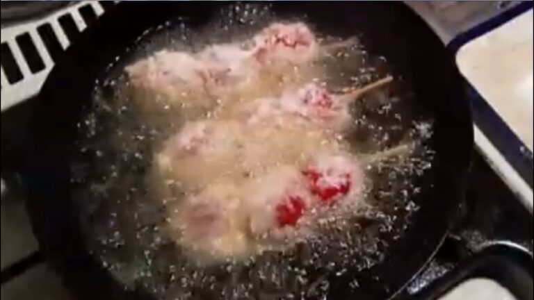 ミニトマトを高温の油で揚げるとこうなります　【ミニトマトの串かつ】