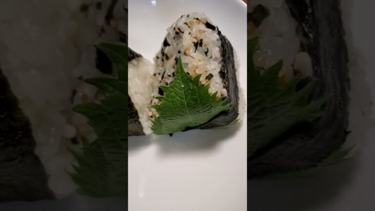 rice ball【おにぎり】spicy cod roe　perilla dried young sardines　【明太子　しそちりめん】OMUSUBI GONBEI