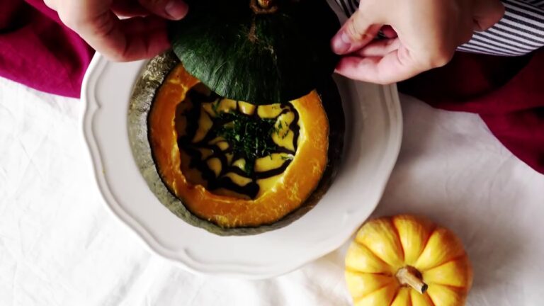 【炊飯器に入れるだけ！】丸ごとかぼちゃのハロウィンシチュー