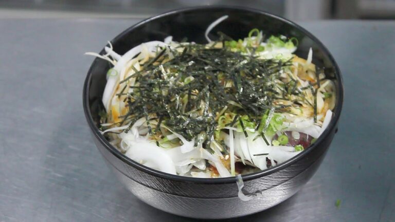 家庭で簡単「かつおめし」　宮崎県日南市のホテル丸万の松尾太嗣さんに教わる