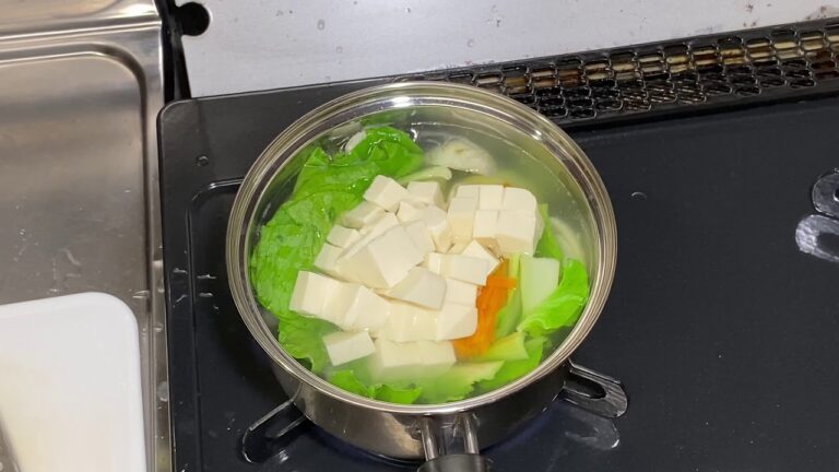 小松菜と豆腐のスープ（2人分）