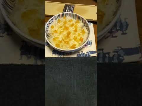 この大根なますは 塩もみを経て大根が 柚子の甘酢で酢漬けされ トッピングには 柚子のかわで作った マーマレード＆ゴマ という料理作品です。🎖️大根と柚子酢の甘酸っぱさ🌟相性バツグンです🤒