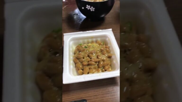 【朝食】今朝は納豆と具沢山味噌汁