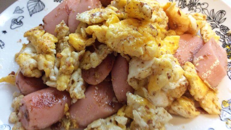 魚肉ソーセージと卵のマヨ炒め