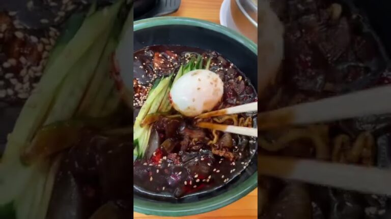 混ぜ混ぜ混ぜ🍜 #ジャンジャンラメン #ジャージャー麺 #韓国料理 #ラーメン #korea #koriataun #lunch #sinookubo #Chinesenoodles