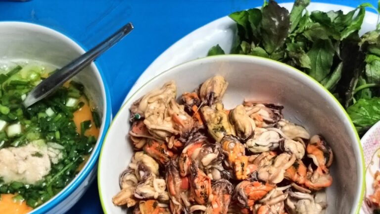 เข้าครัว ไข่เจียวต้นหอม ผัดกะเพราหอยแมลงภู่ ทำง่ายๆแต่อร่อยมาก #ฝากกดติดตาม  #อาหาร  #อร่อย