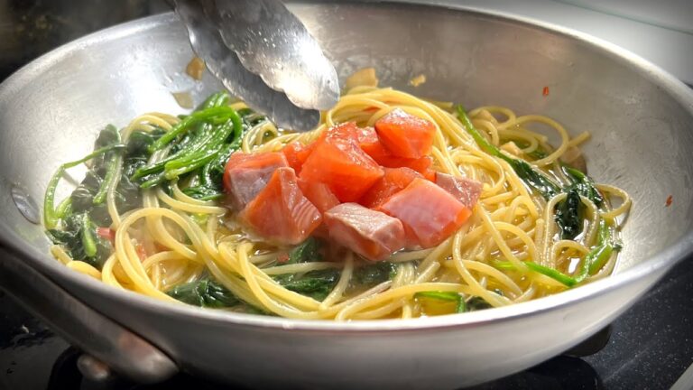 スーパーで買った秋の味覚で！【絶品ペペロンチーノ】シェフが提案する美味しい秋鮭のパスタ