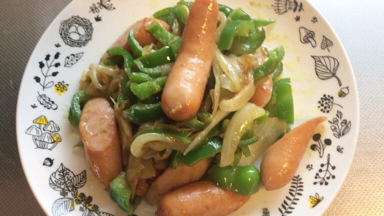 ピーマンとソーセージのカレーマヨ炒め