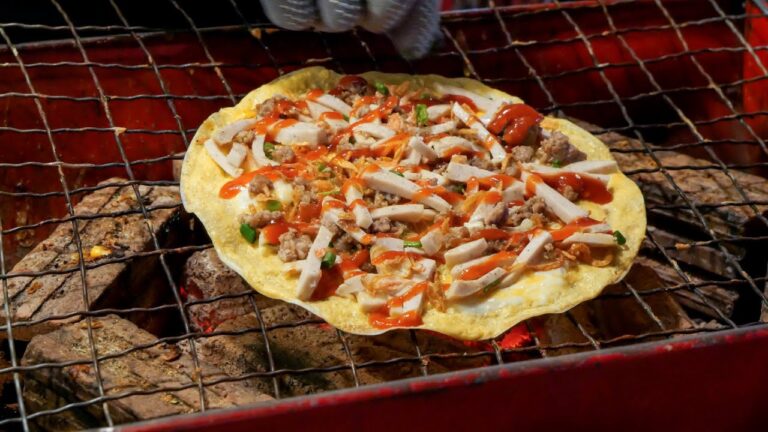 Vietnamese Street Pizza ベトナムのライスペーパーピザ (Bánh Tráng Nướng)