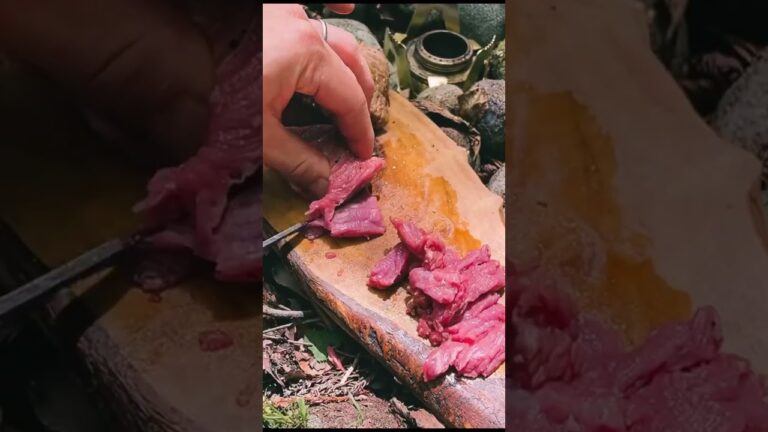 【キャンプ飯】生肉ユッケ #short