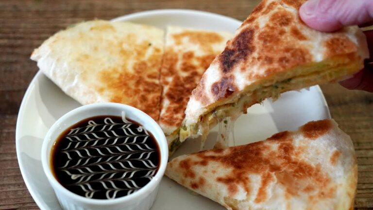 お好み焼き風ワンパントルティーヤの作り方 | Qesadilla