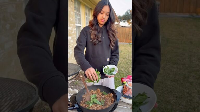 Cooking Thai Basil or Pad kra pao ผัดกระเพรา #padkrapao #thaibasil #thaifood #cooking #viralshorts