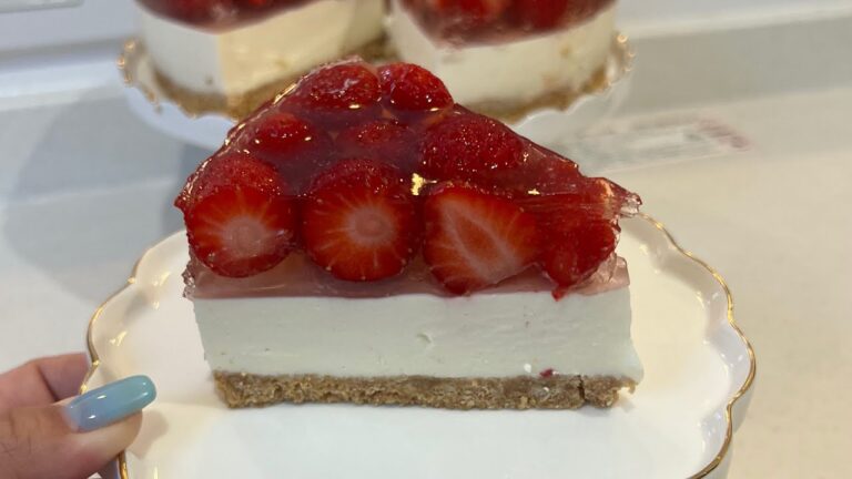 イチゴゼリーのレアチーズケーキを作りました