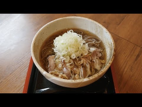 【西新宿五丁目】コリコリの鶏肉が特徴の「冷たい肉そば」がうまい！『肉そば家 笑梟』