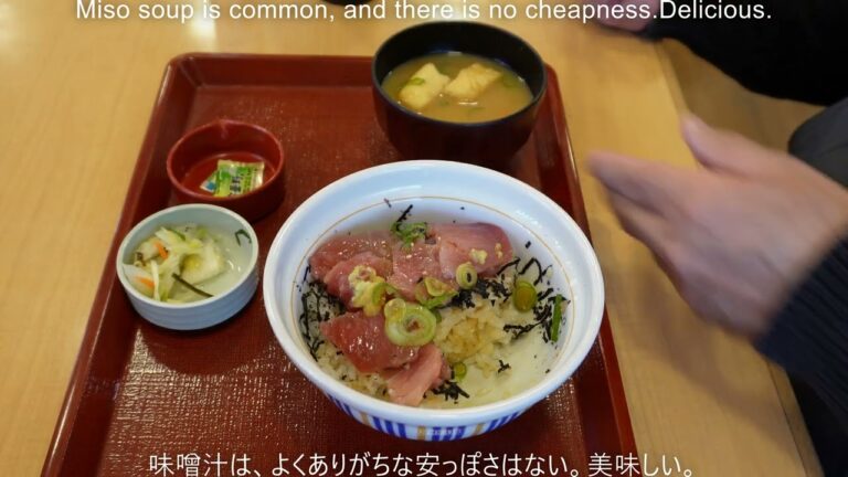 なか卯で南まぐろの漬け丼と味噌汁セットを食べた