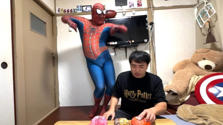 NYバーガーズ届けてくれたサガスパ（相模原のスパイダーマン）