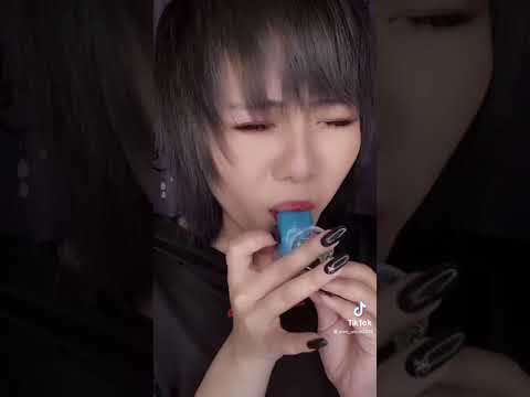 【初100万回再生突破】地球グミを食べるenn様が可愛すぎる🥰
