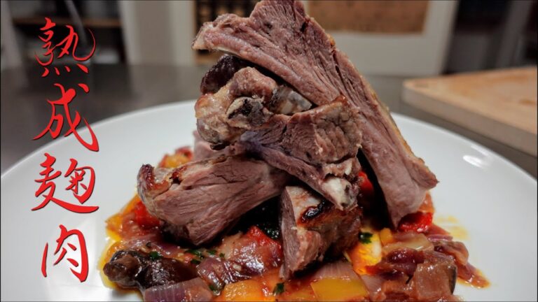 そびえ立つ肉の山！晩酌に全てを捧げる男が作る熟成スペアリブ【日本語字幕付】