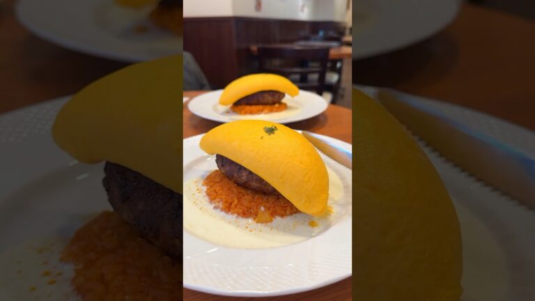 ふわふわオムレツを乗せたハンバーグオムライス！東京のオムライスの中でも特に絶品【笄軒：東京中目黒】