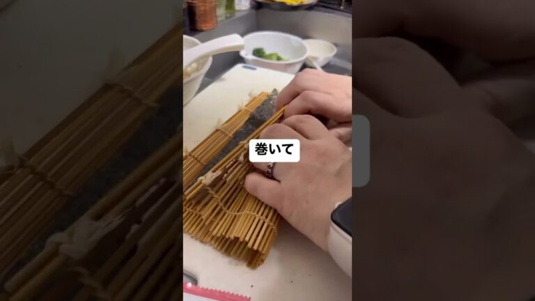 娘のリクエストで海苔巻きを作りました。これは私に取っては母の味で、また娘にとっても母の味です。娘はまた孫に繋げてくれるでしょう。どうですか。皆さんの作り方た一緒ですか。#韓国海苔巻#キンパ