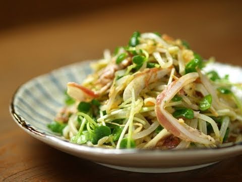 軟骨スモークと蒸もやしのサラダ風