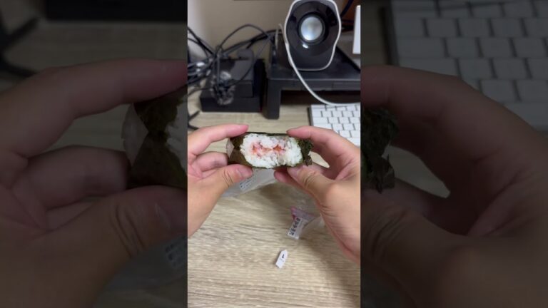 アラサーになって旨さを感じるもの #shorts #おにぎり #梅干し #味覚 #アラサー