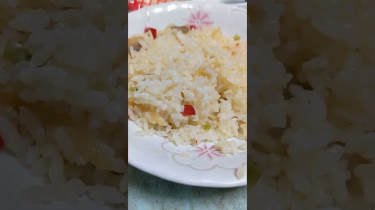 冷凍海老ピラフを食べる