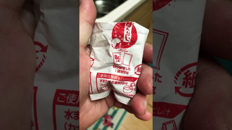 炊飯器調理。「蓮根が食べたくて」明日のお弁当にしよう！水250ccに醤油とみりんを各大さじ1ずつ。途中ちょい混ぜて、麺つゆ少々と七味唐辛子入れて完成！