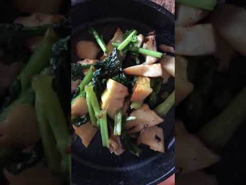 筍とカキ菜のバター醤油炒めと筍の穂先とアオサと木綿豆腐の味噌汁の朝ごはん