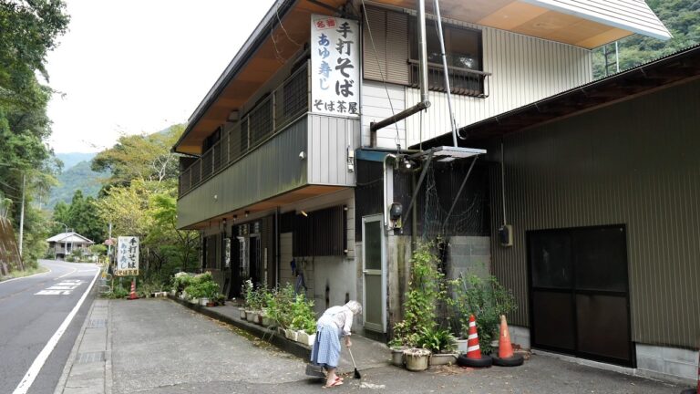 田舎にポツンと９７歳のスーパーお婆ちゃんが年中無休で営む食堂に密着！