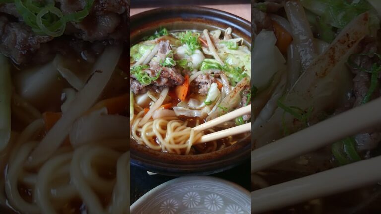 もう嬉しくて、ゆうゆうの、スタミナ鍋焼き煮込みラーメン箸が踊るわー