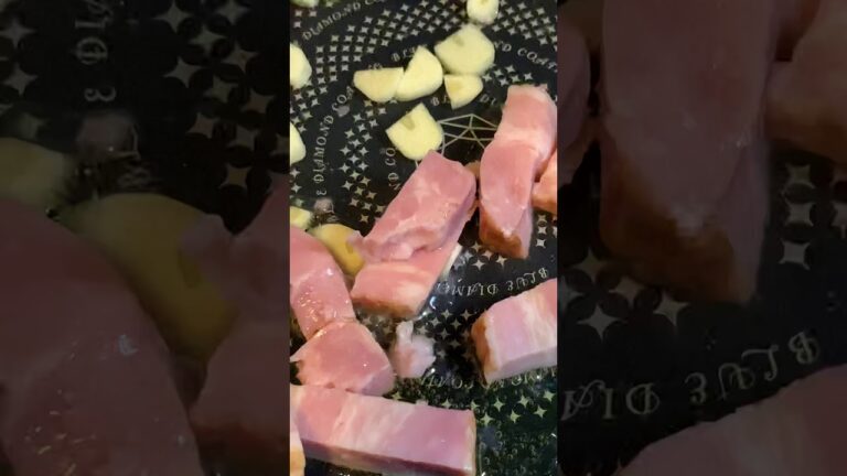 #テレワーク飯　#茄子炒め　#ベーコン　#大蒜  シンプルにシンプルにオリーブオイルで。