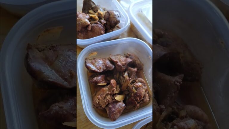 レバーと❥砂ずりの甘辛煮　生姜っふにふにやたやたぁみんなはレバー得意？　にがてぇかなあ　みみさんにとってこぉんっなにぅれしい生姜もないっふんわりしてるじかん💐🍚　