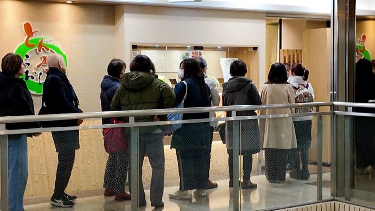 並ぶ価値がありすぎる噂のとんかつ。他では絶対に味わえない唯一無二の味！｜The best tonkatsu in Osaka.