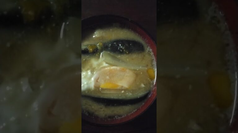 世の中で、一番美味しい味噌汁の、具材は、茄子、白菜、あげ。この３種のどれがかけてもこの味はだせない。お試し下さい。四国味噌。
