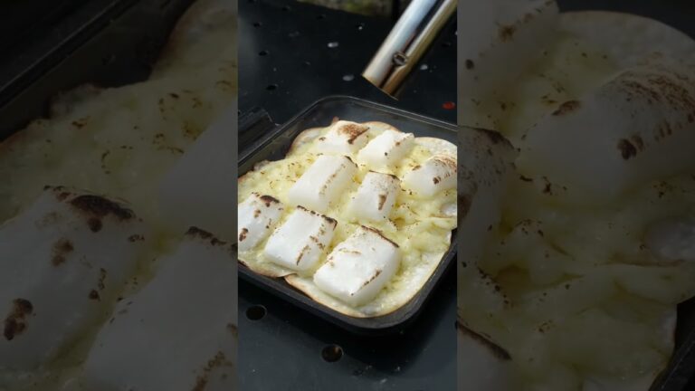 【キャンプ飯】明太子餅チーズピザ #shorts