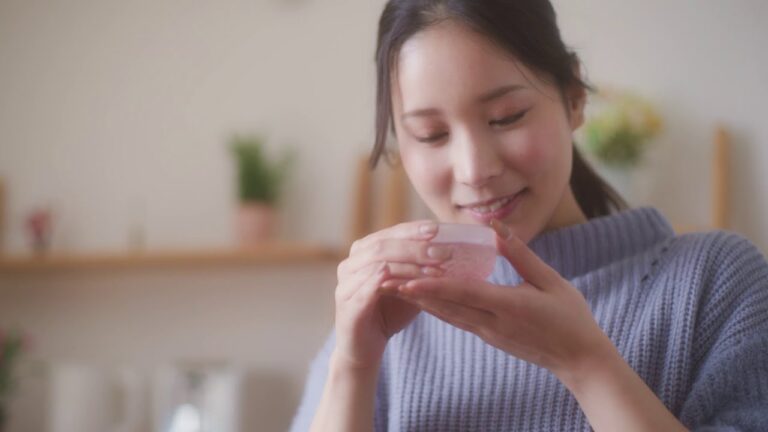 鍋＆Sake【鶏手羽元の水炊き鍋】Miss SAKEがオススメする日本酒と楽しむ簡単おいしい鍋　★レシピあり★ long version