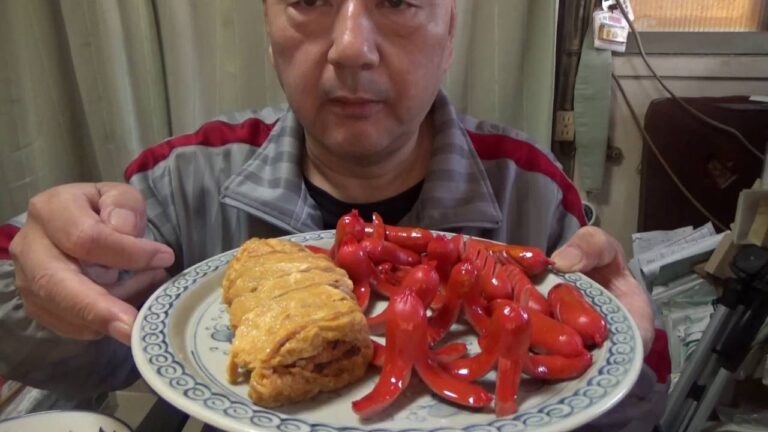 [頑固おやじ]懐かしのタコサン赤いウィンナー玉子焼き胡瓜の粕漬を頂きます。