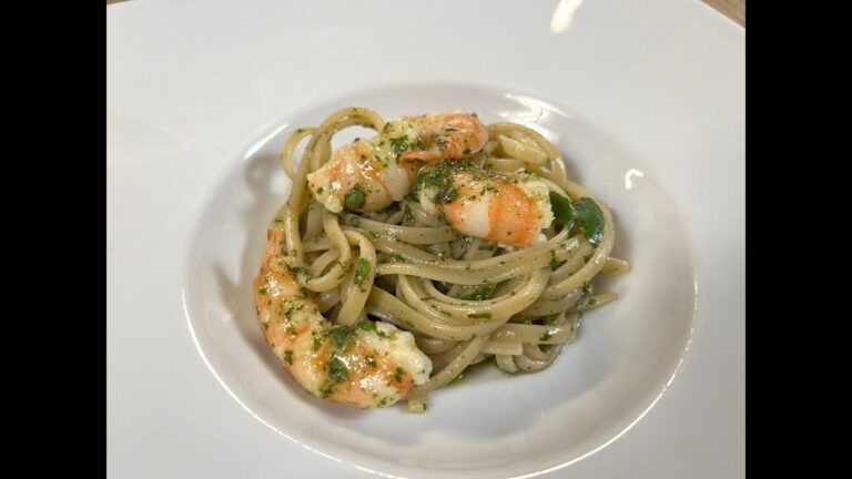 バジルと天使の海老のソース　リングイネ