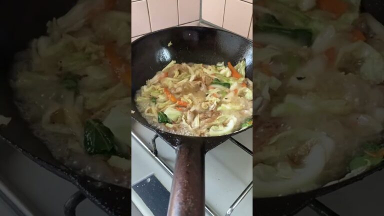 野菜たっぷり味噌ラーメンで今日も朝からヘビーにキメます！ #shorts