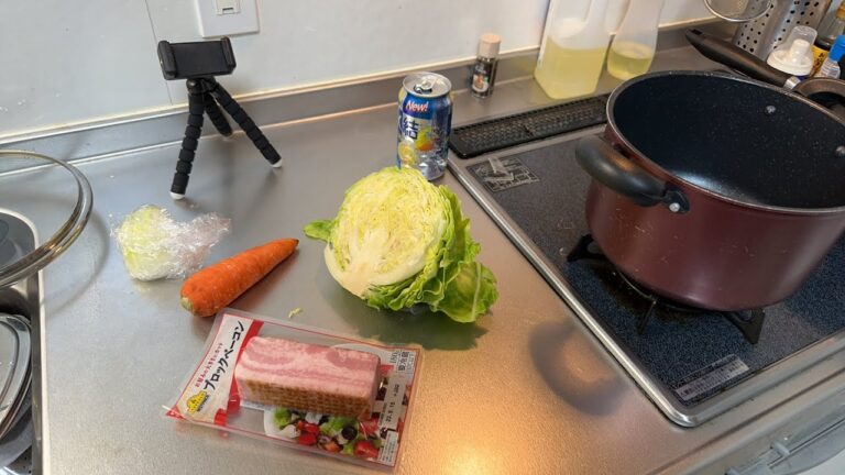 お待たせしました！ベーコン野菜具沢山スープを作ります🙋‍♀️