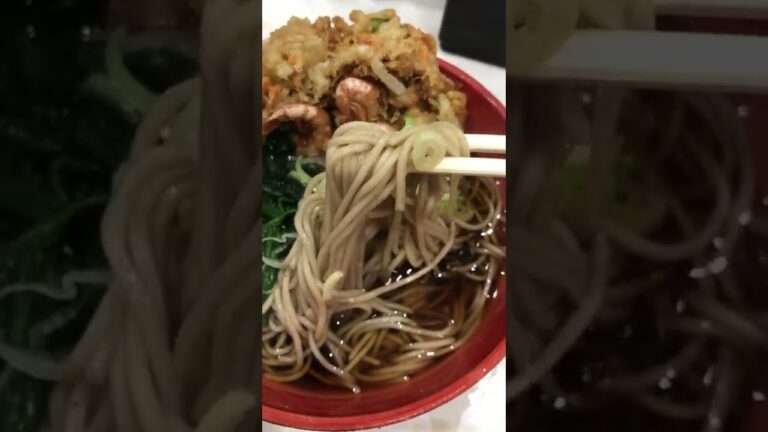 小海老入りかき揚げ天そば(550円) / kakiage tempura with shrimp in soba