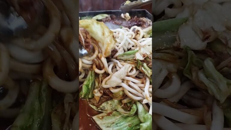 超濃厚ご当地グルメ　亀山みそ焼きうどん