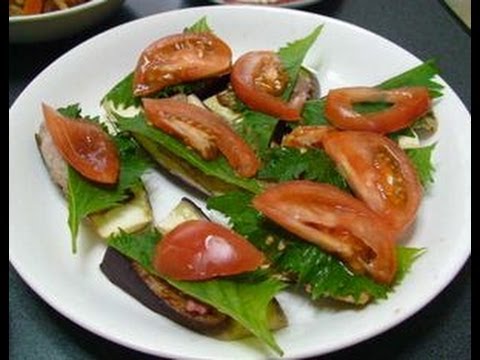 ナス、豚肉、大葉、トマトの4層サラダ（梅風味）